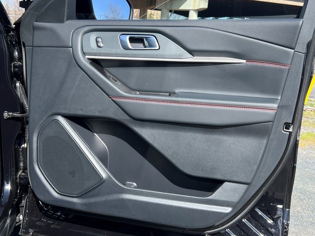 New 2026 Ford Explorer ST-Line w/ ST-Line Street Pack AWD/4WD image 8