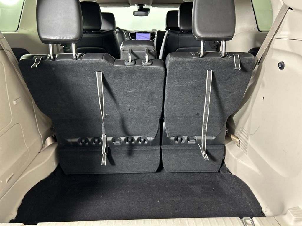 Used 2024 Chrysler Pacifica Select image 18