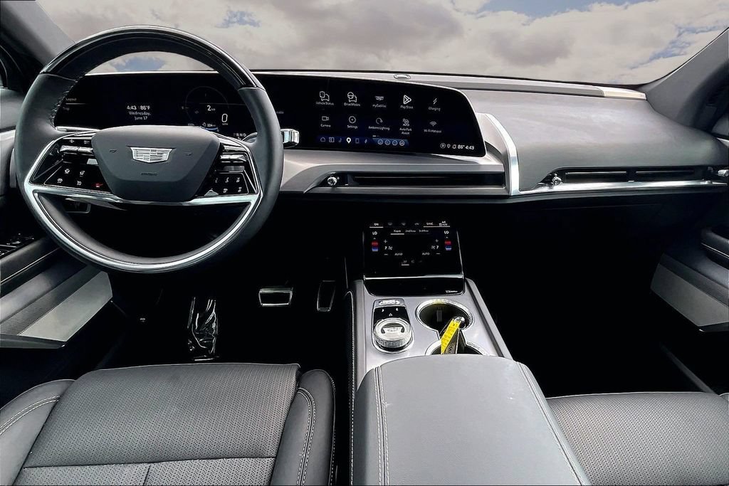 Certified 2026 Cadillac Vistiq Premium Luxury w/ LPO, Floor Liner Package AWD/4WD image 7
