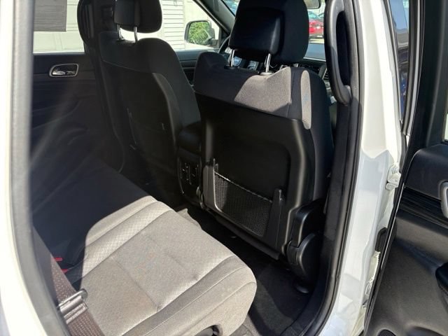 Used 2019 Jeep Grand Cherokee Laredo AWD/4WD image 35