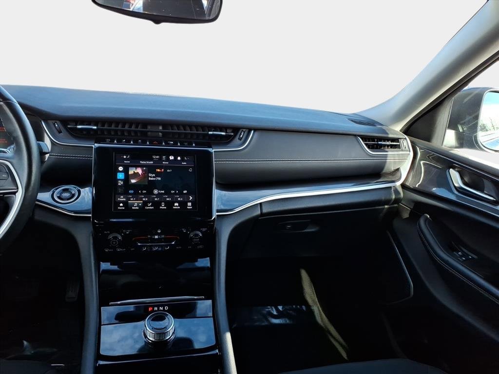 Used 2022 Jeep Grand Cherokee L Laredo w/ Luxury Tech Group I image 14