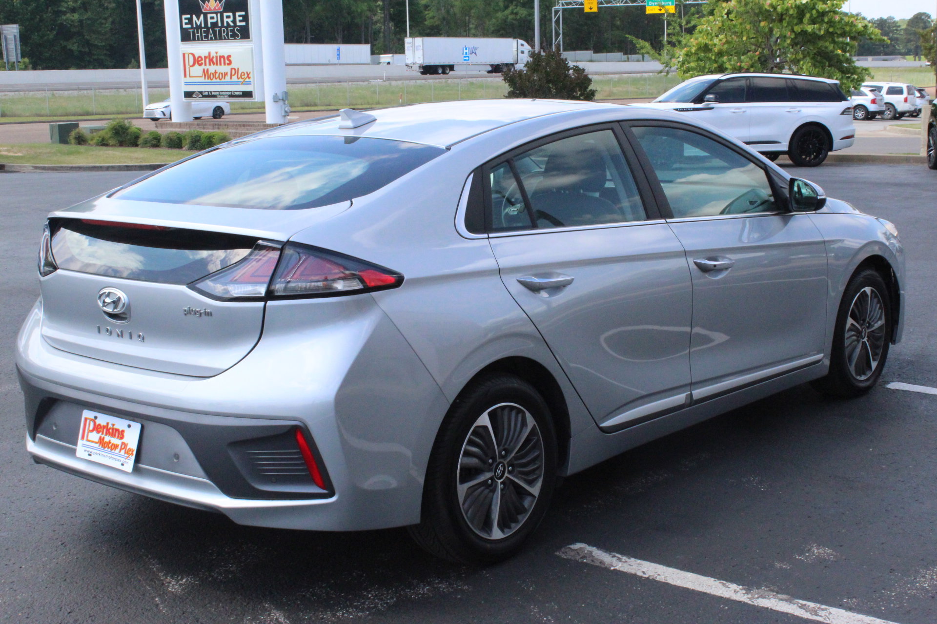 Used 2022 Hyundai Ioniq Limited FWD image 6