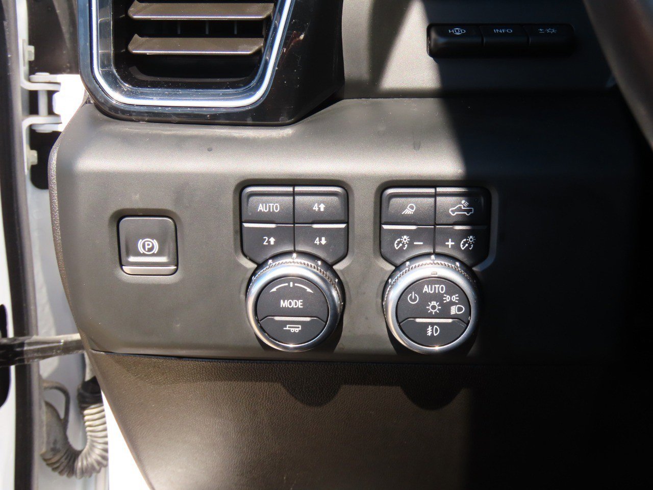 Used 2024 GMC Sierra 3500 Denali Ultimate AWD/4WD image 26