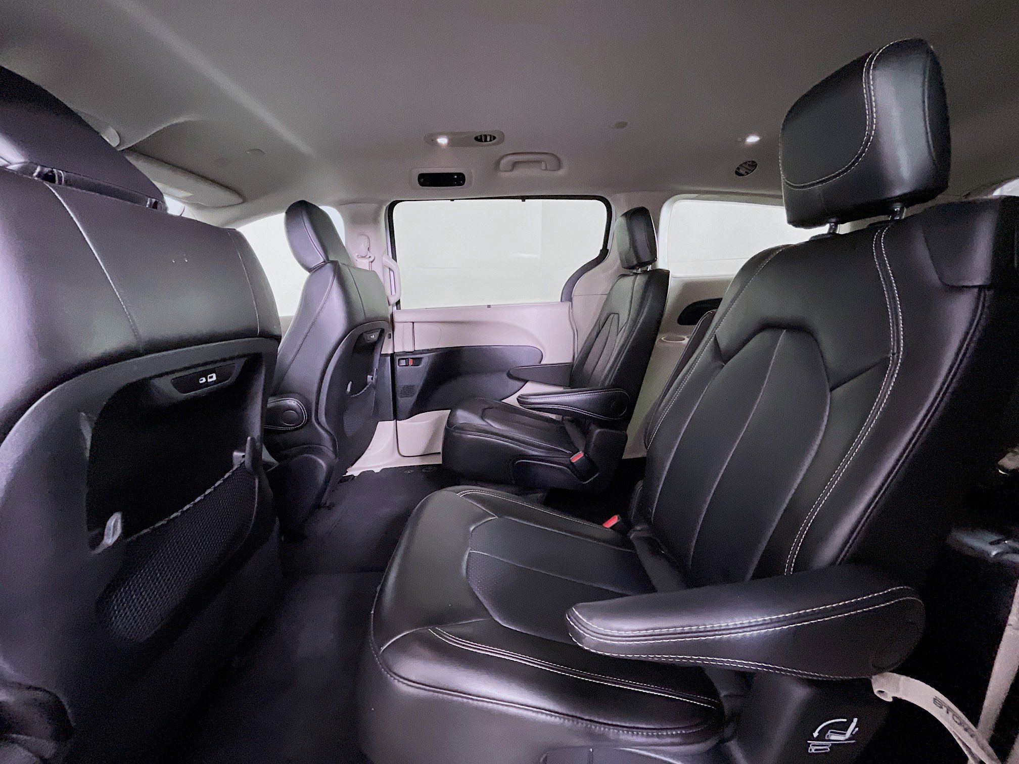 Used 2024 Chrysler Pacifica Touring-L image 26