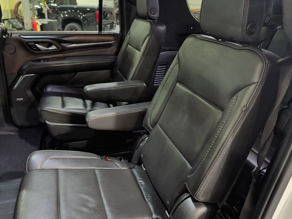 Used 2022 GMC Yukon XL Denali w/ Denali Premium Package image 15