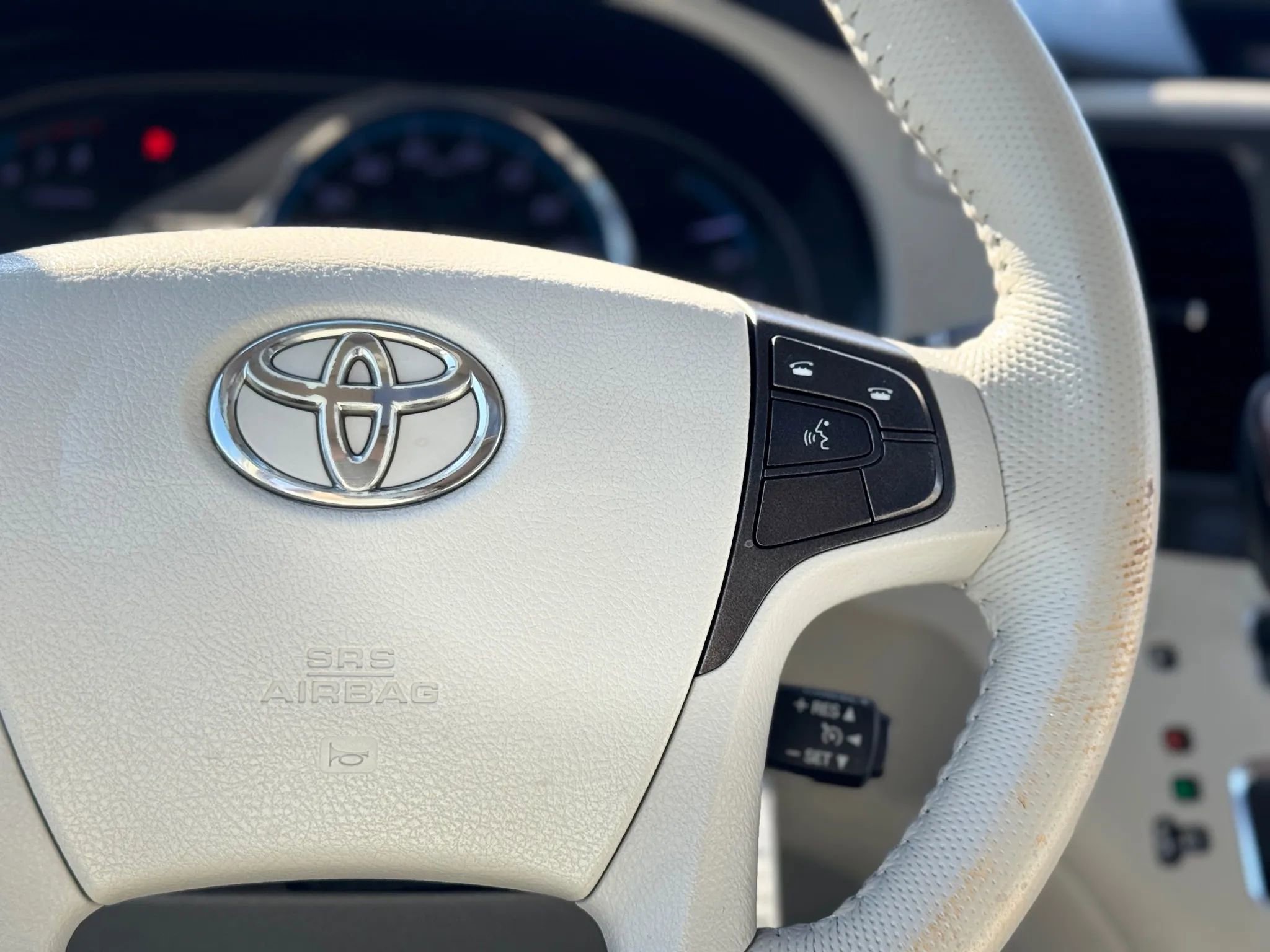 Used 2012 Toyota Sienna XLE image 18