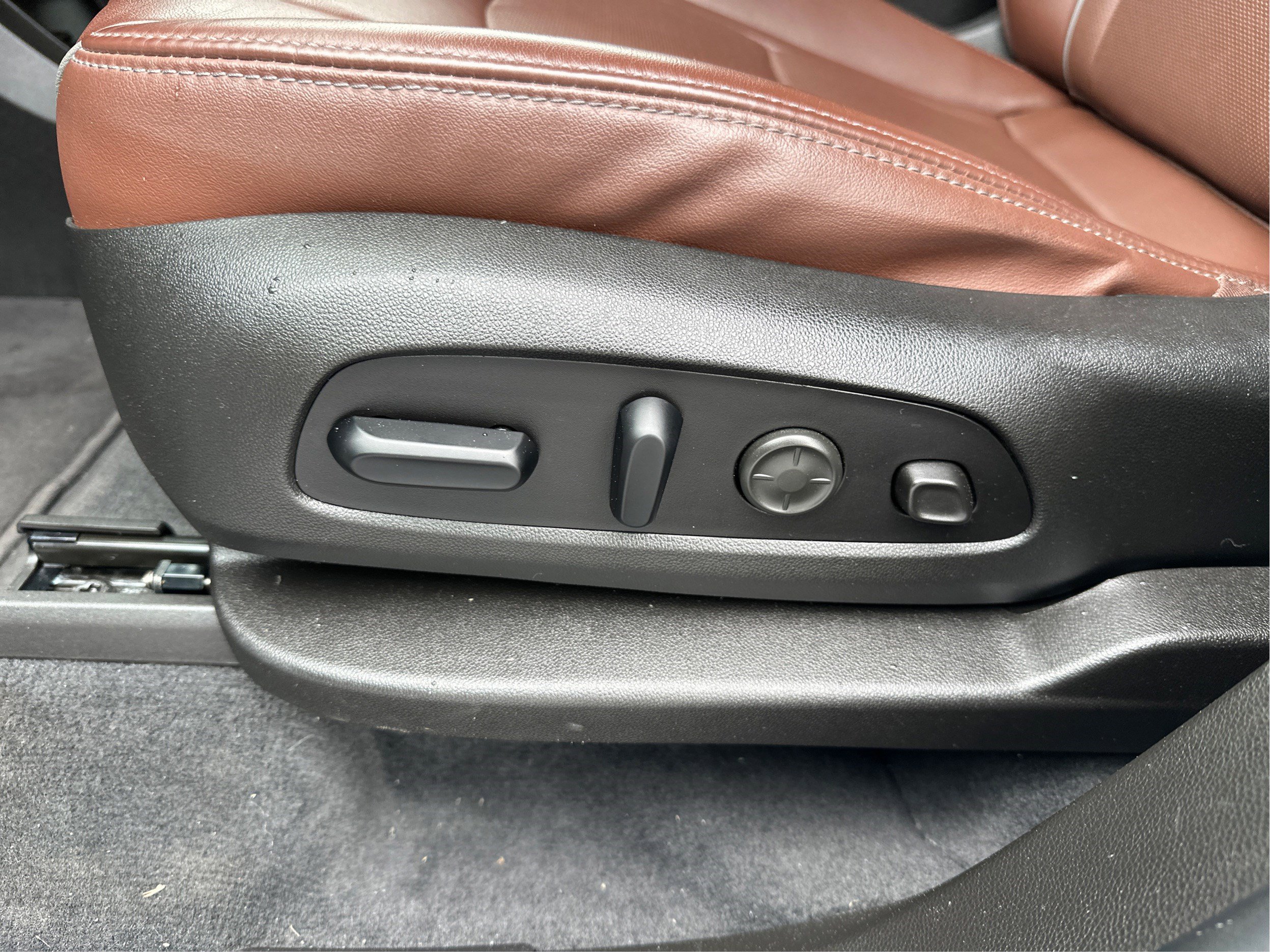 Used 2021 Buick Enclave Avenir w/ Avenir Technology Package AWD/4WD image 20