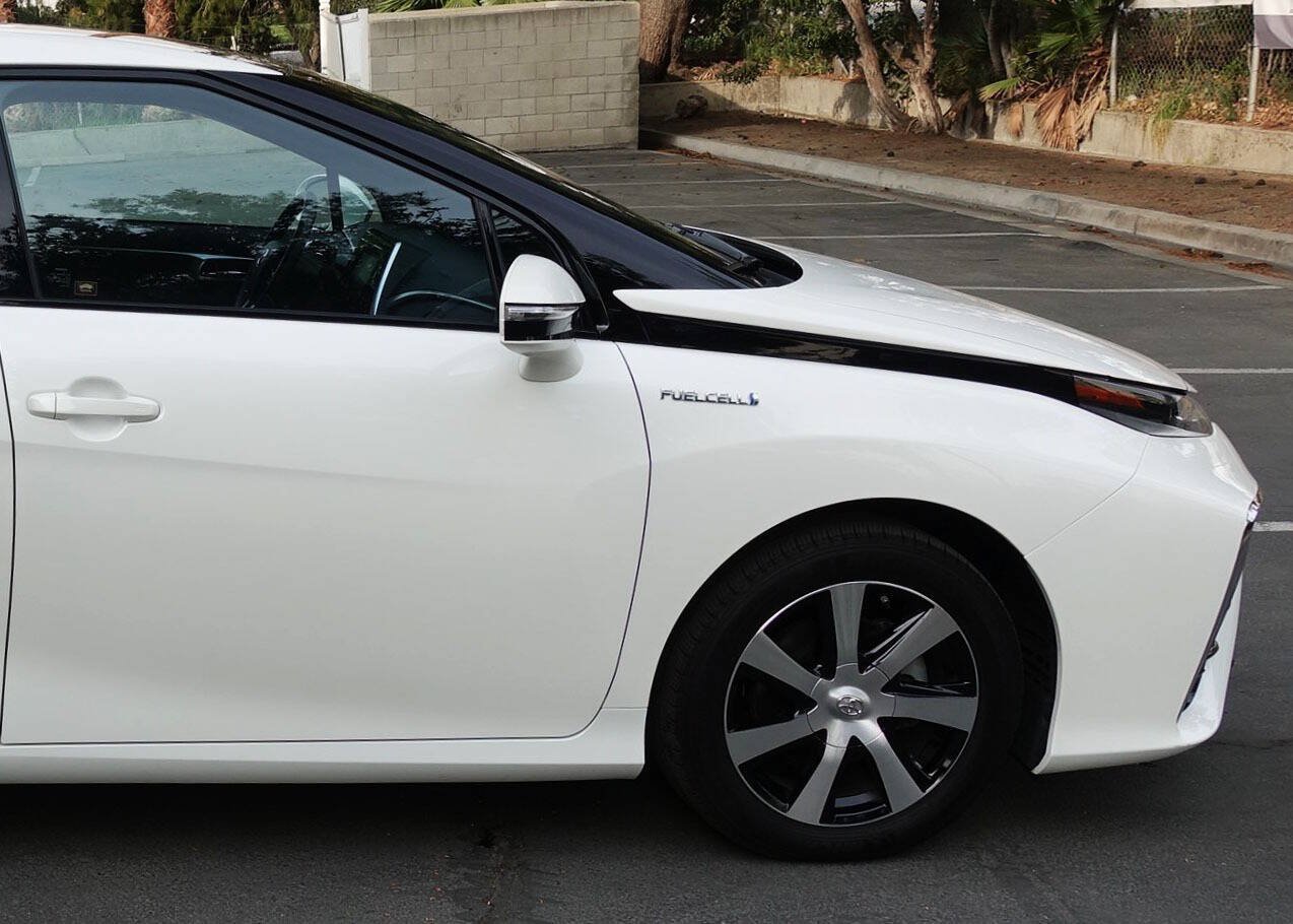 Used 2017 Toyota Mirai FWD image 20