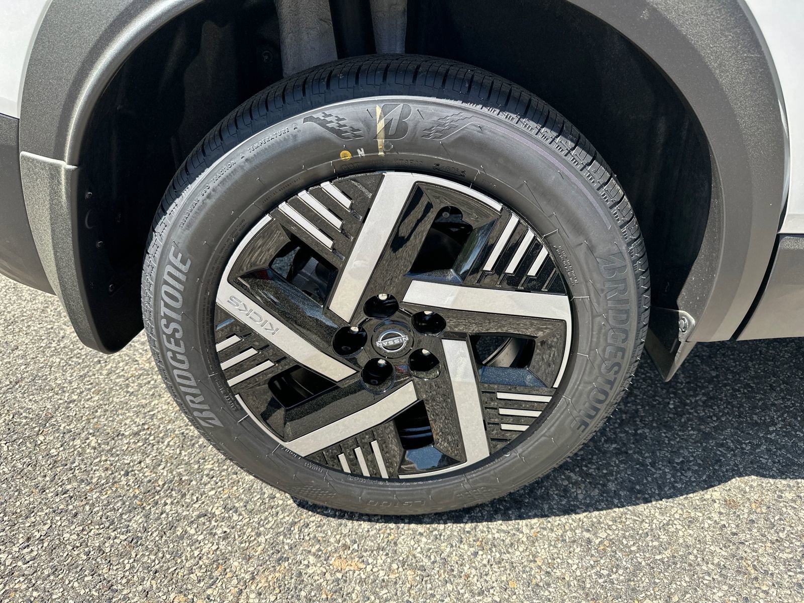 New 2026 Nissan Kicks SV image 15