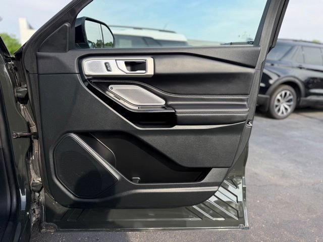Used 2023 Ford Explorer ST w/ Equipment Group 401A AWD/4WD image 18