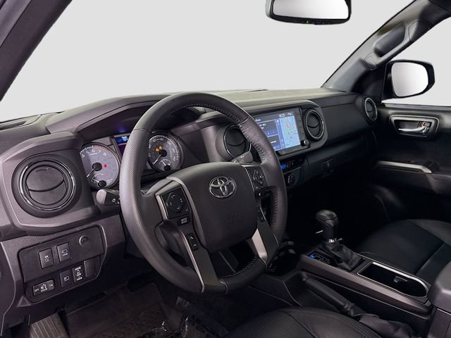Used 2022 Toyota Tacoma TRD Sport w/ TRD Premium Sport Package AWD/4WD image 10