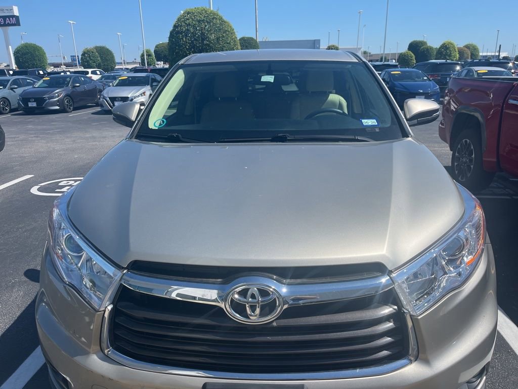 Used 2016 Toyota Highlander Plus AWD/4WD image 2
