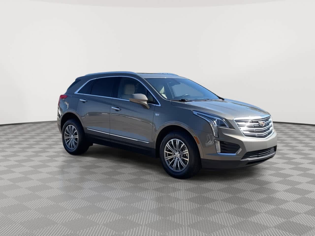 Used 2018 Cadillac XT5 Luxury AWD/4WD image 2