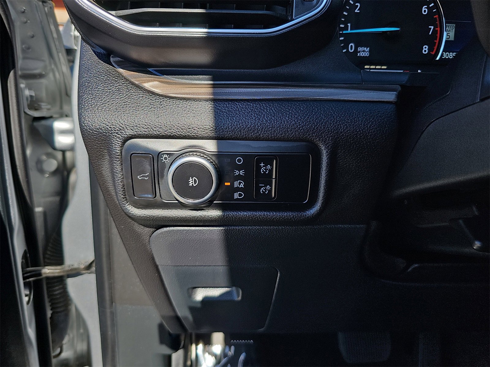 Used 2023 Ford Explorer Limited image 29