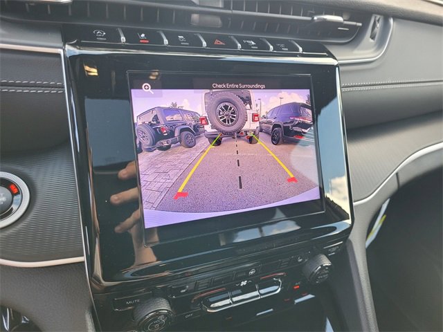 New 2025 Jeep Grand Cherokee Altitude image 32