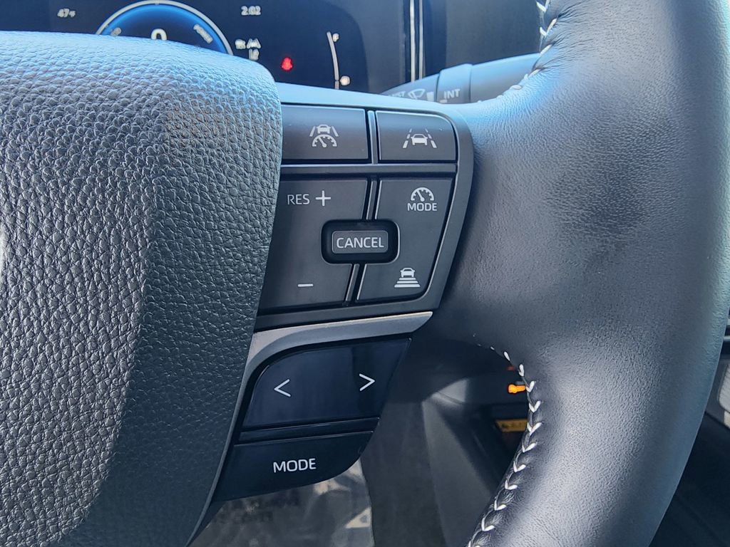 Used 2025 Toyota Camry SE w/ Convenience Package image 20