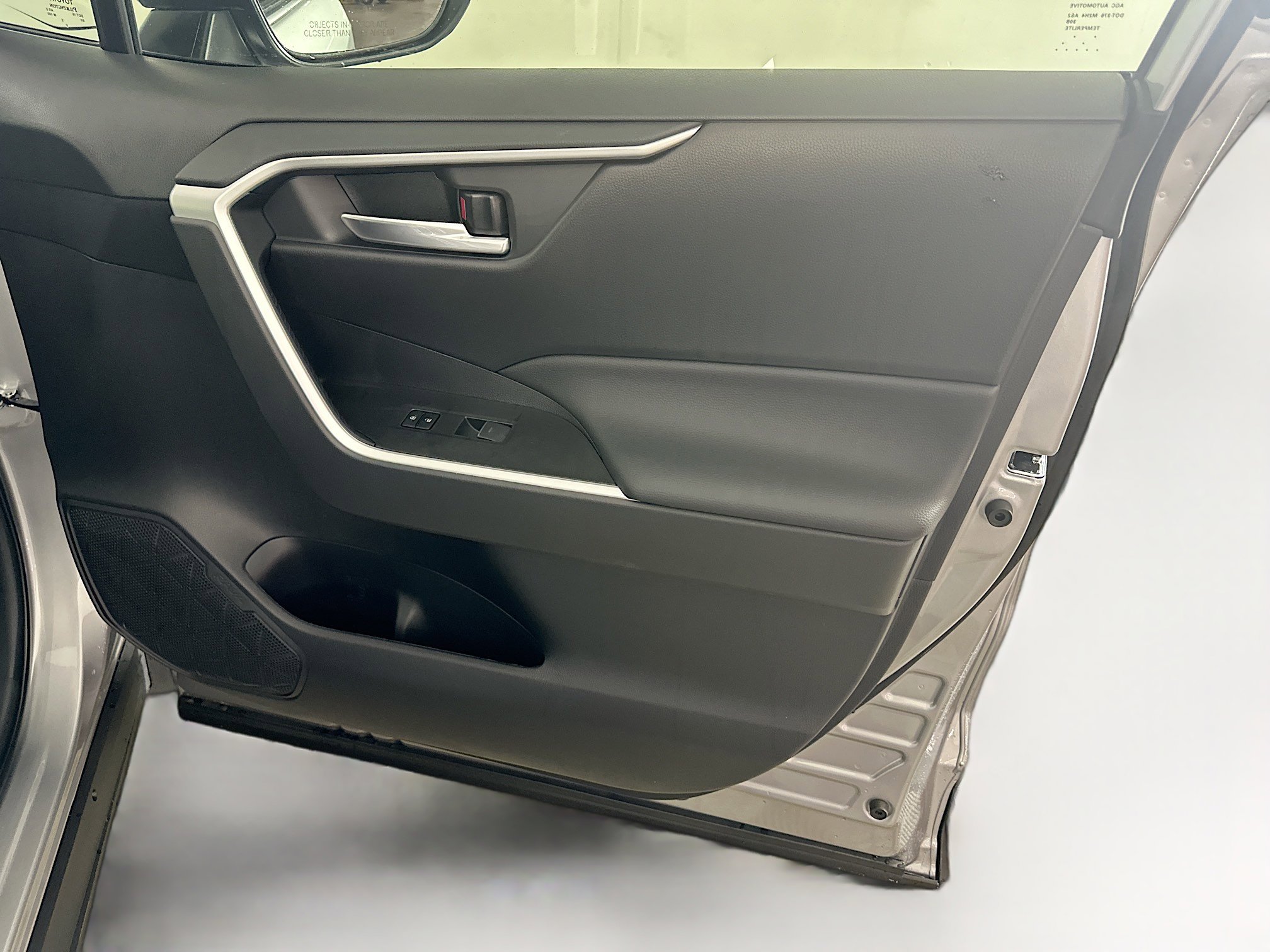 Used 2025 Toyota RAV4 XLE w/ Convenience Package image 34