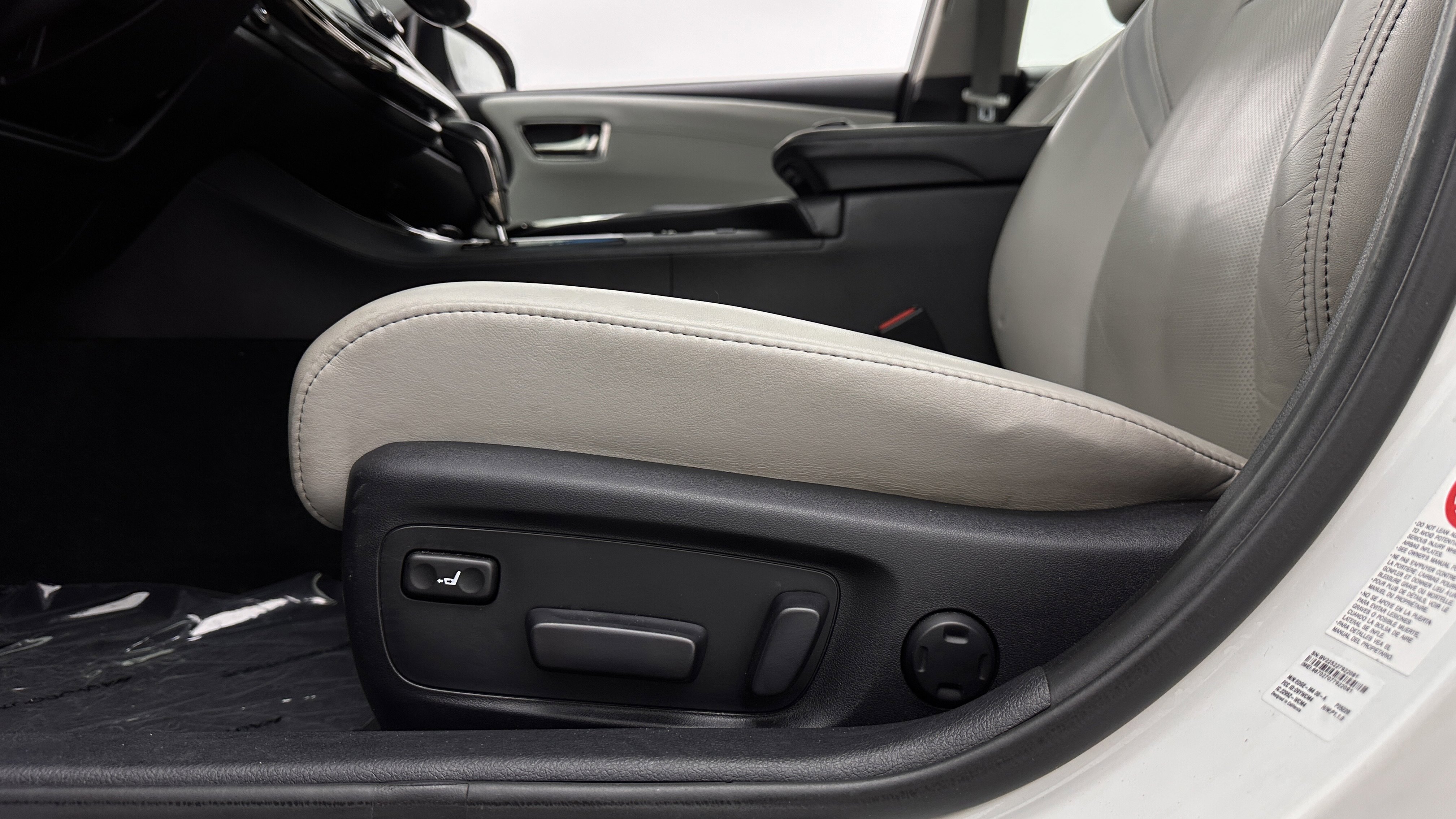 Used 2018 Toyota Avalon Limited w/ Protection Package FWD image 15