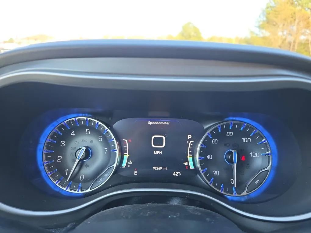 Used 2022 Chrysler Pacifica Touring-L FWD image 16