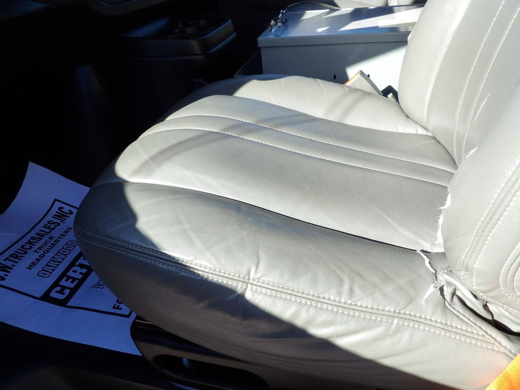 Used 2017 Chevrolet Express 2500 image 18