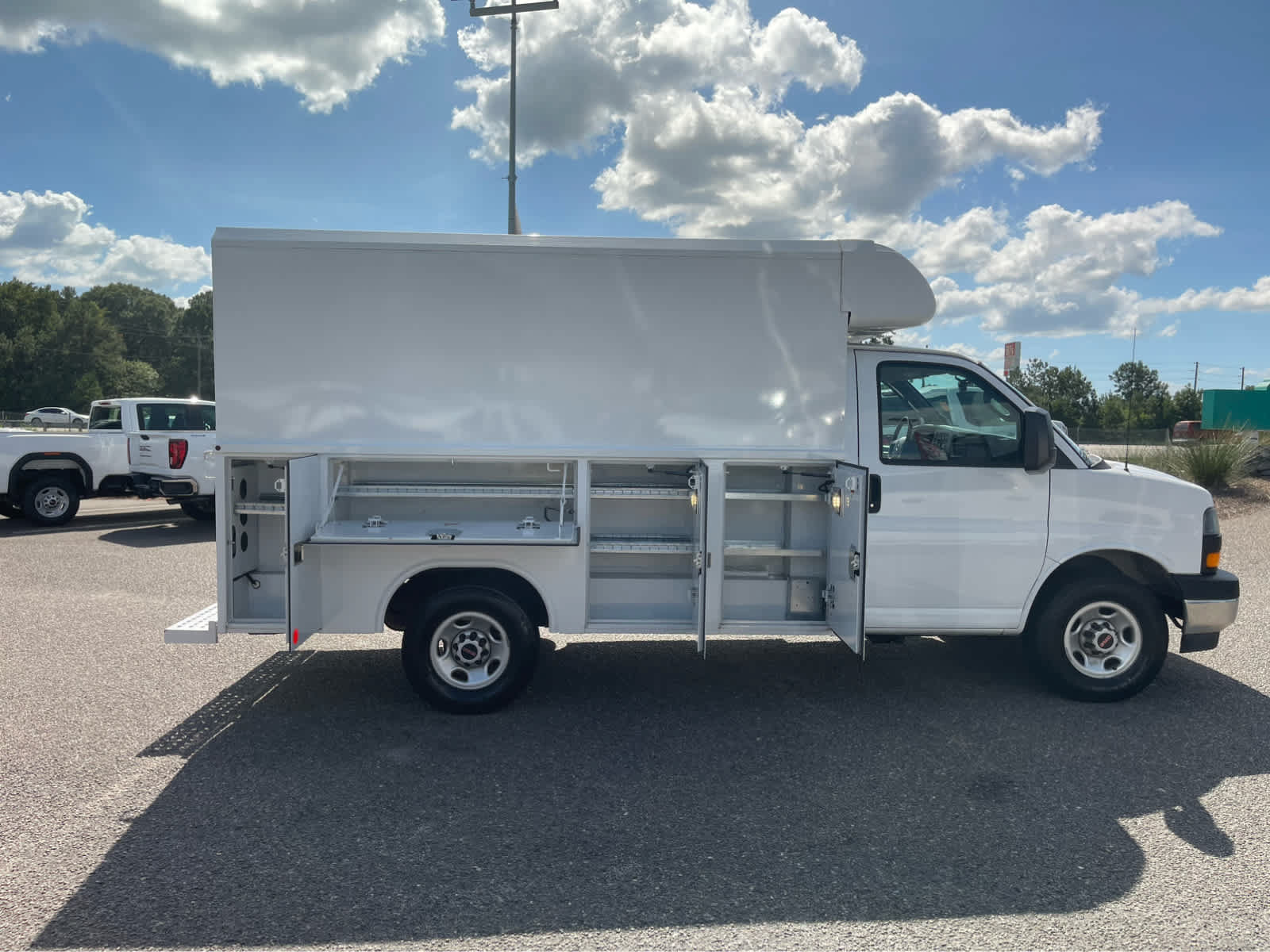 Used 2023 GMC Savana 3500 w/ Power Convenience Package RWD image 20