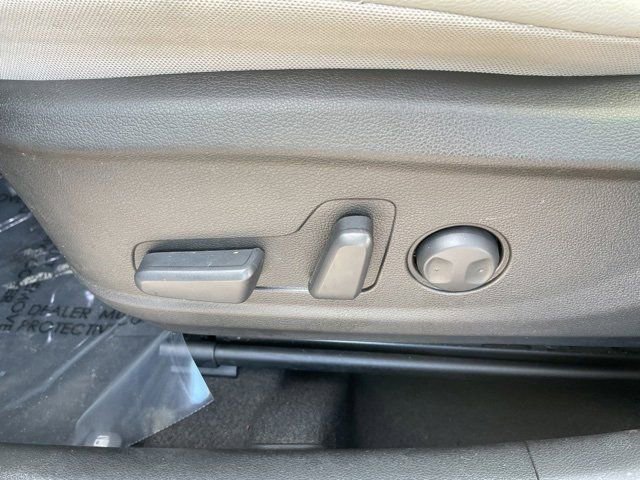 Used 2022 Hyundai Kona Limited image 9