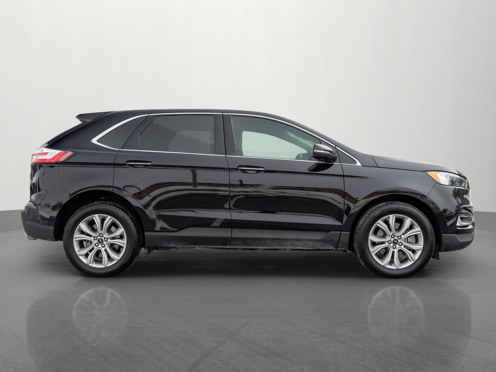 Used 2024 Ford Edge Titanium AWD/4WD image 8