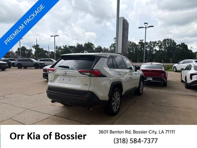 Used 2022 Toyota RAV4 XLE Premium FWD image 9