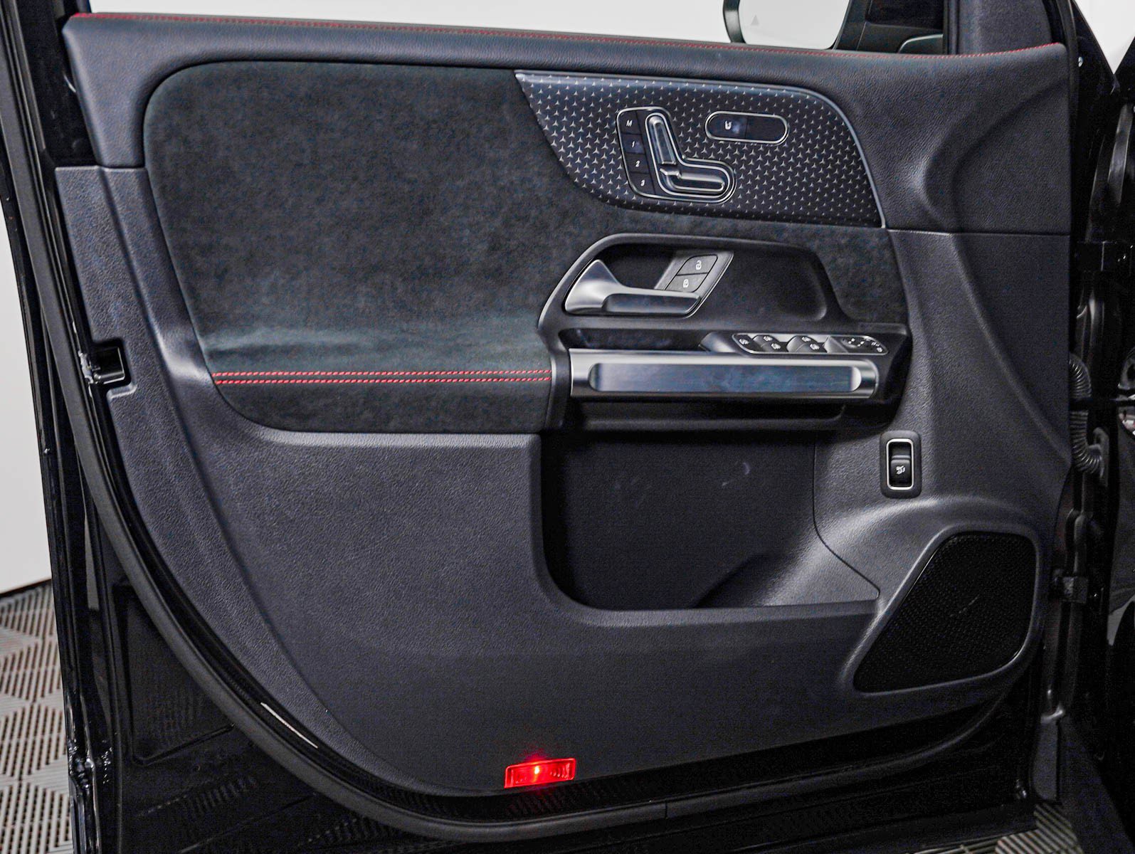 Certified 2024 Mercedes-Benz EQB 300 4MATIC image 26