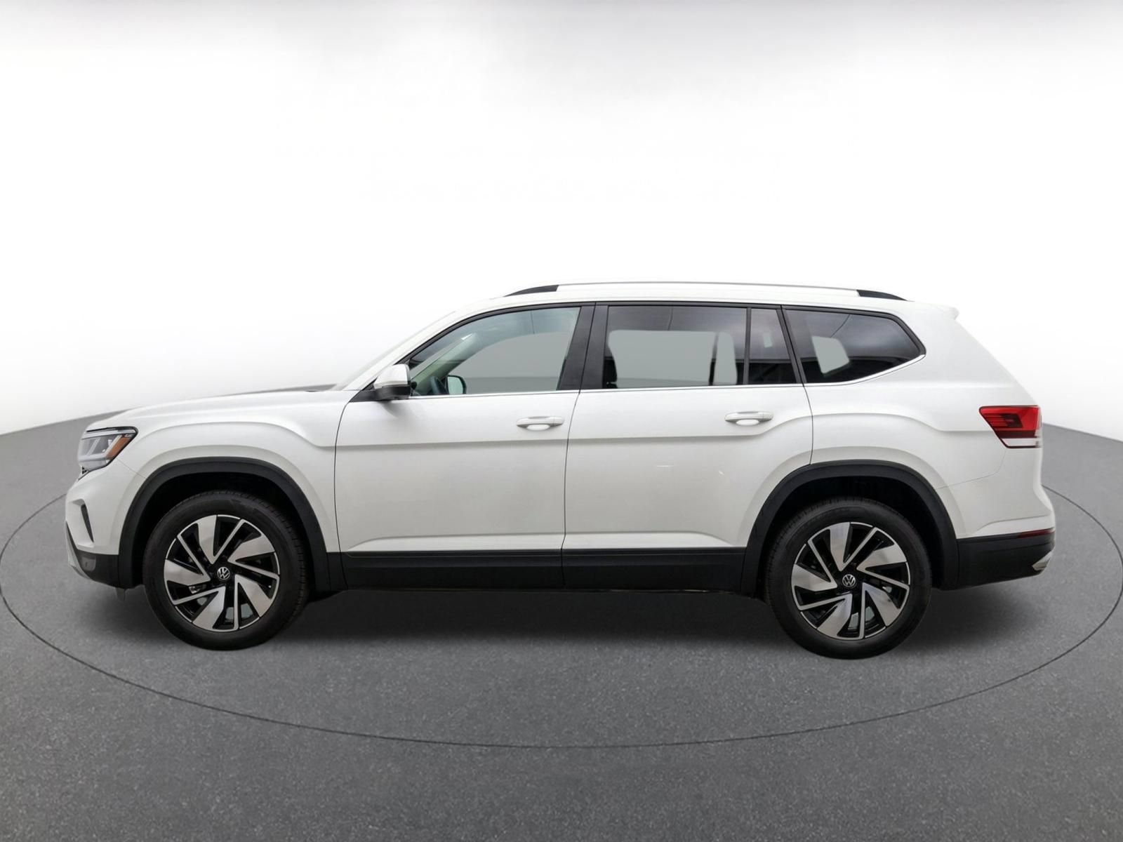 Used 2026 Volkswagen Atlas SE FWD image 4