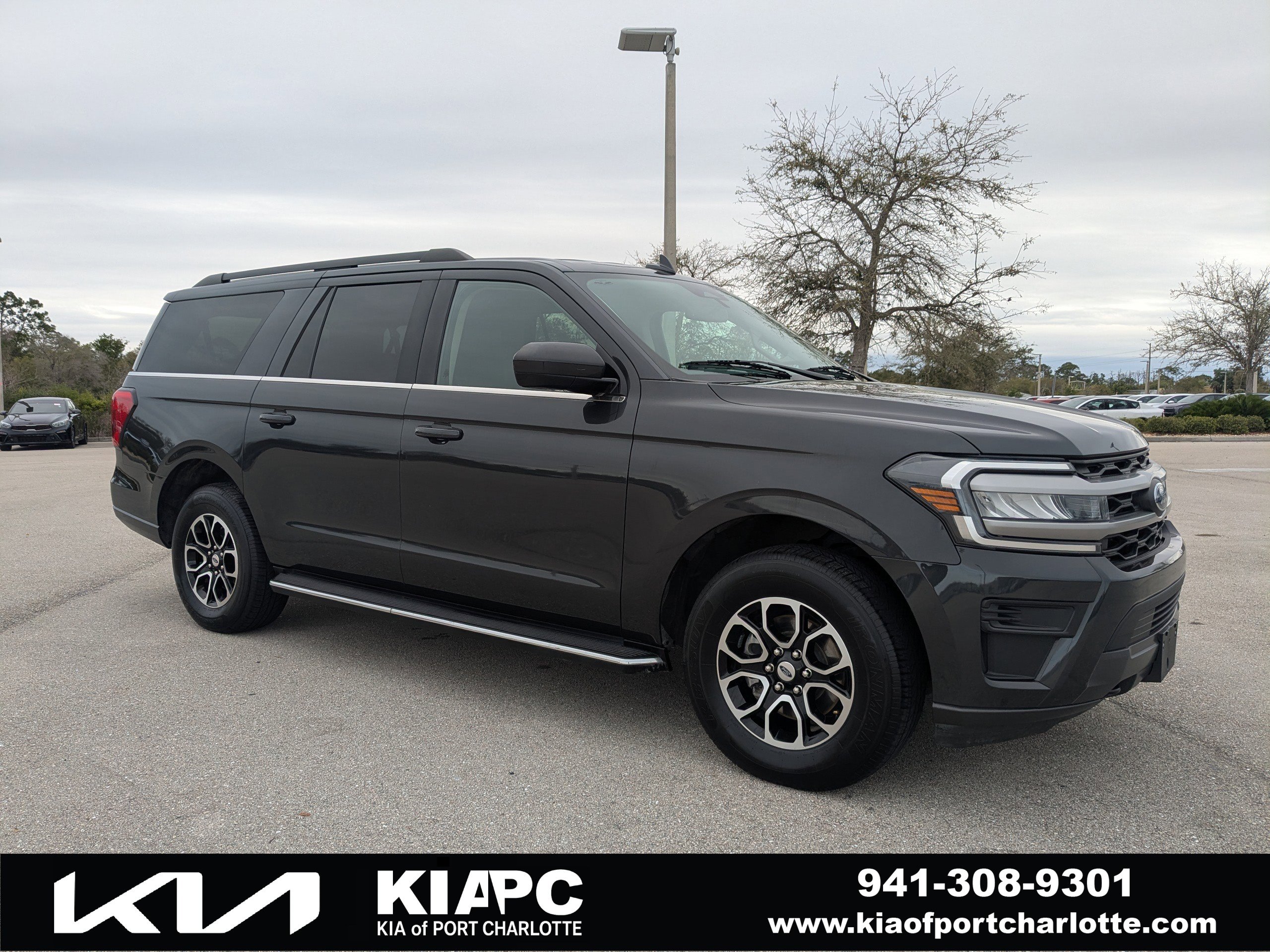 Used 2023 Ford Expedition Max XLT image 1