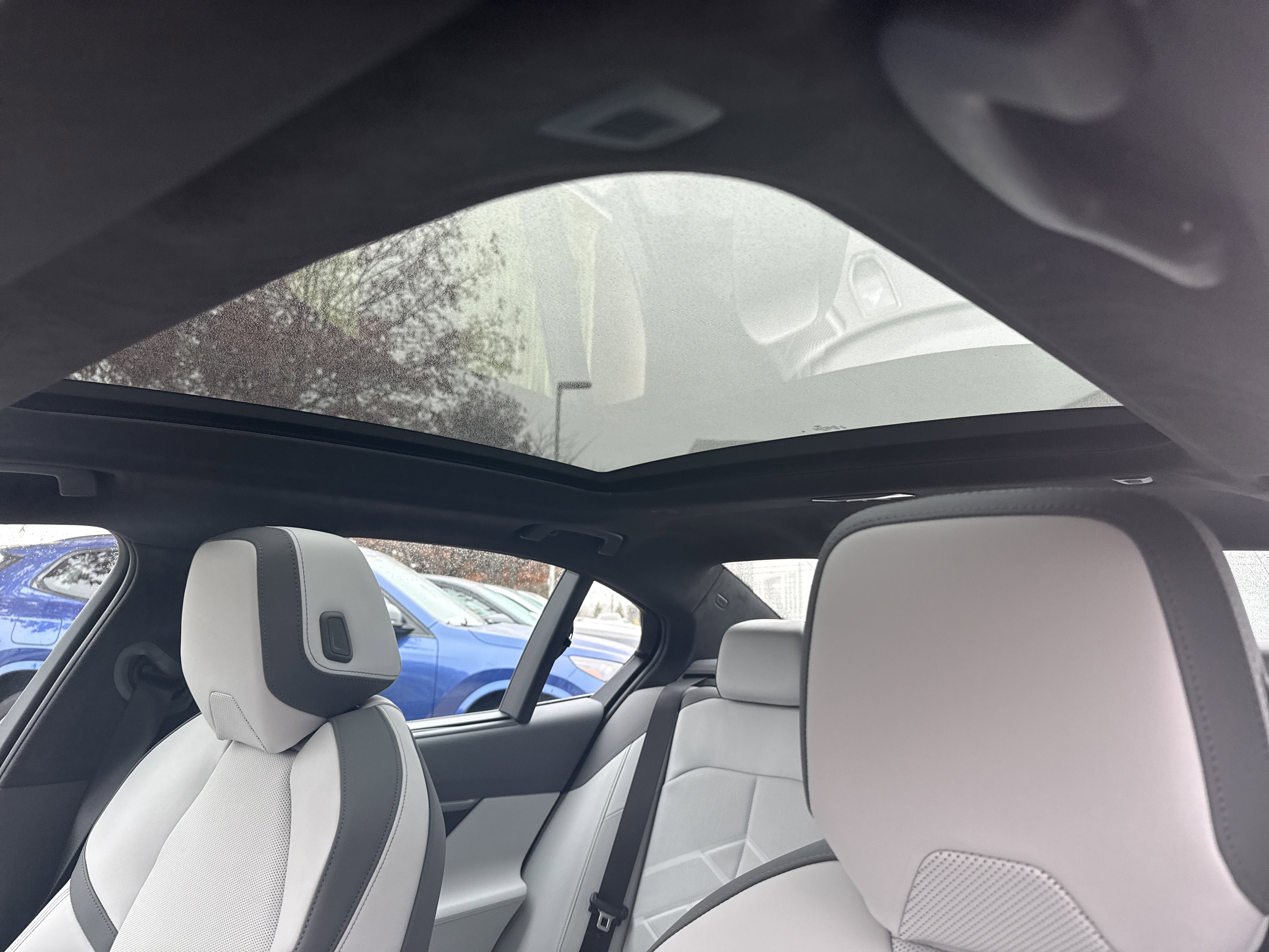 New 2026 BMW 550e xDrive image 9