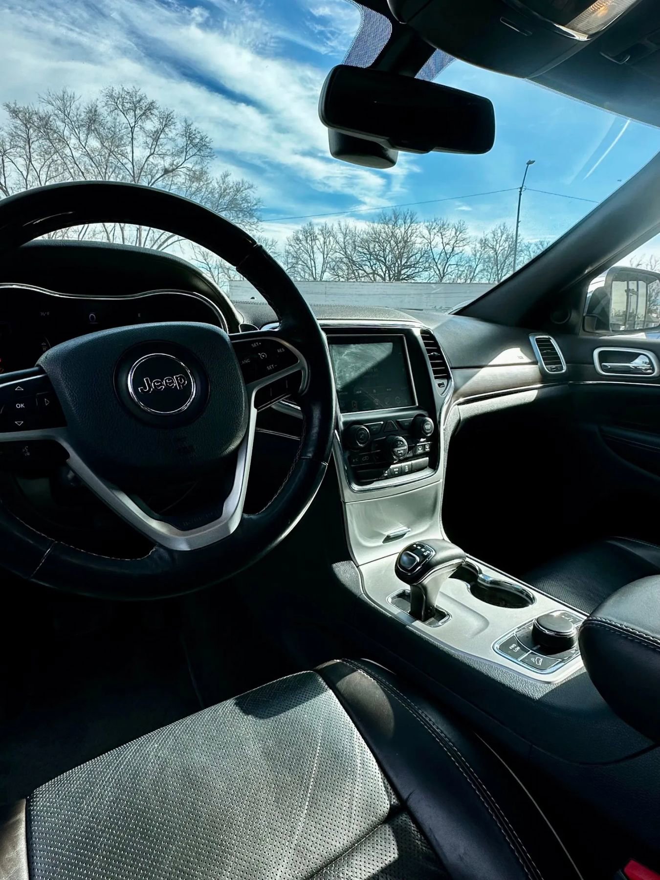 Used 2015 Jeep Grand Cherokee Overland image 8