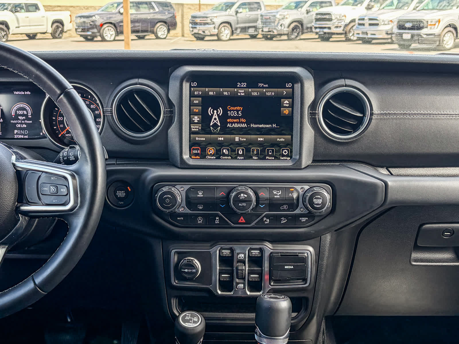 Used 2018 Jeep Wrangler Unlimited Sahara AWD/4WD image 12