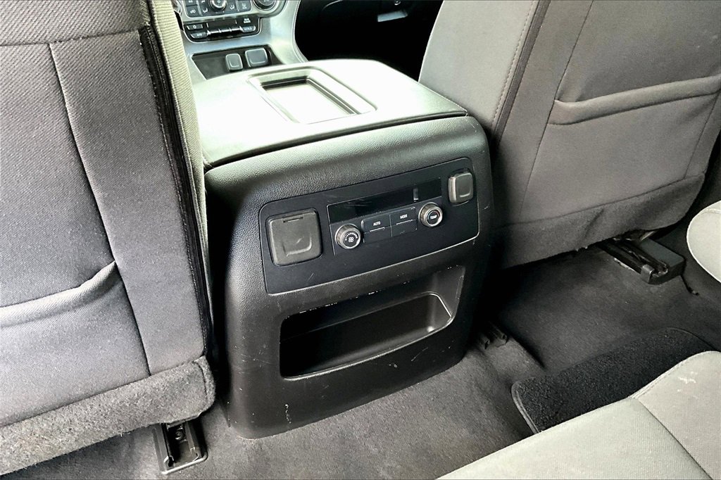 Used 2020 Chevrolet Suburban LS image 27