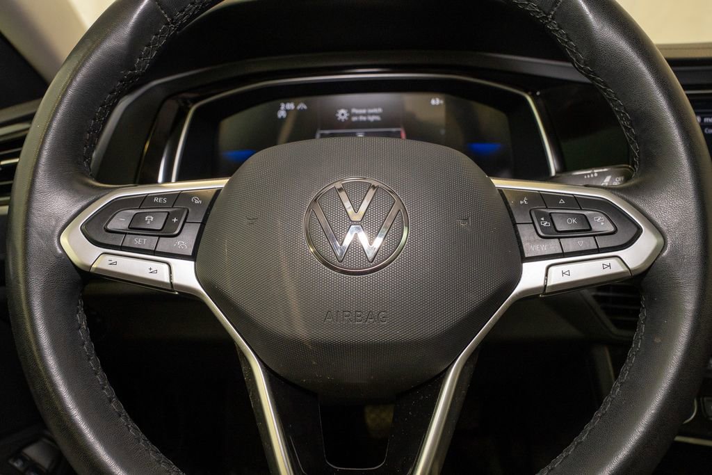 Used 2024 Volkswagen Jetta SE image 18