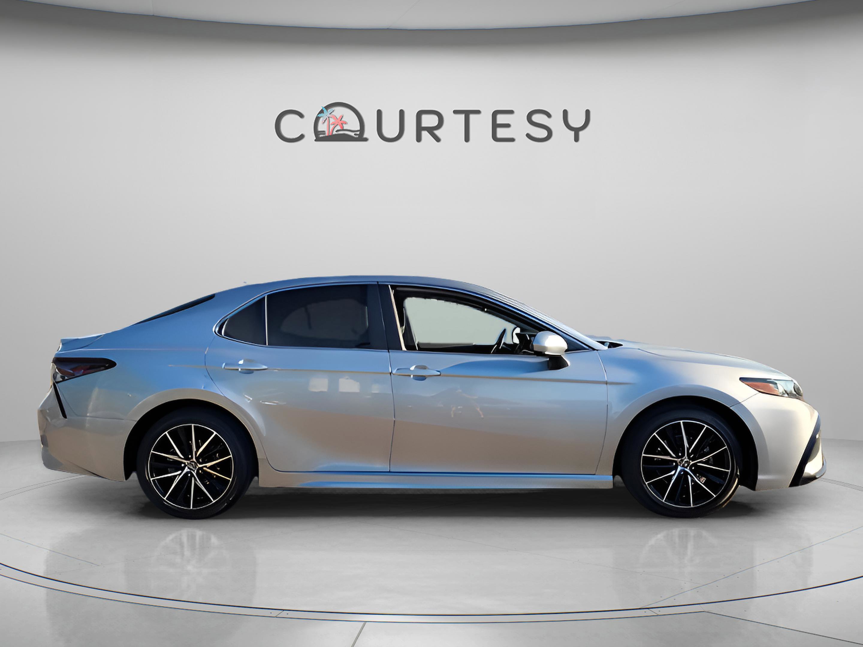 Used 2021 Toyota Camry SE image 6