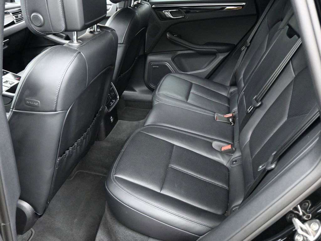 Certified 2024 Porsche Macan S image 7