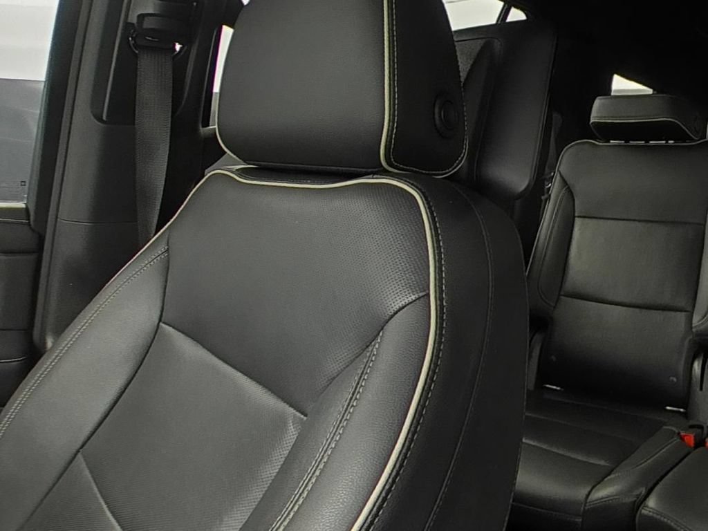 Used 2021 GMC Yukon XL SLT w/ Rear Media and Nav Package AWD/4WD image 9