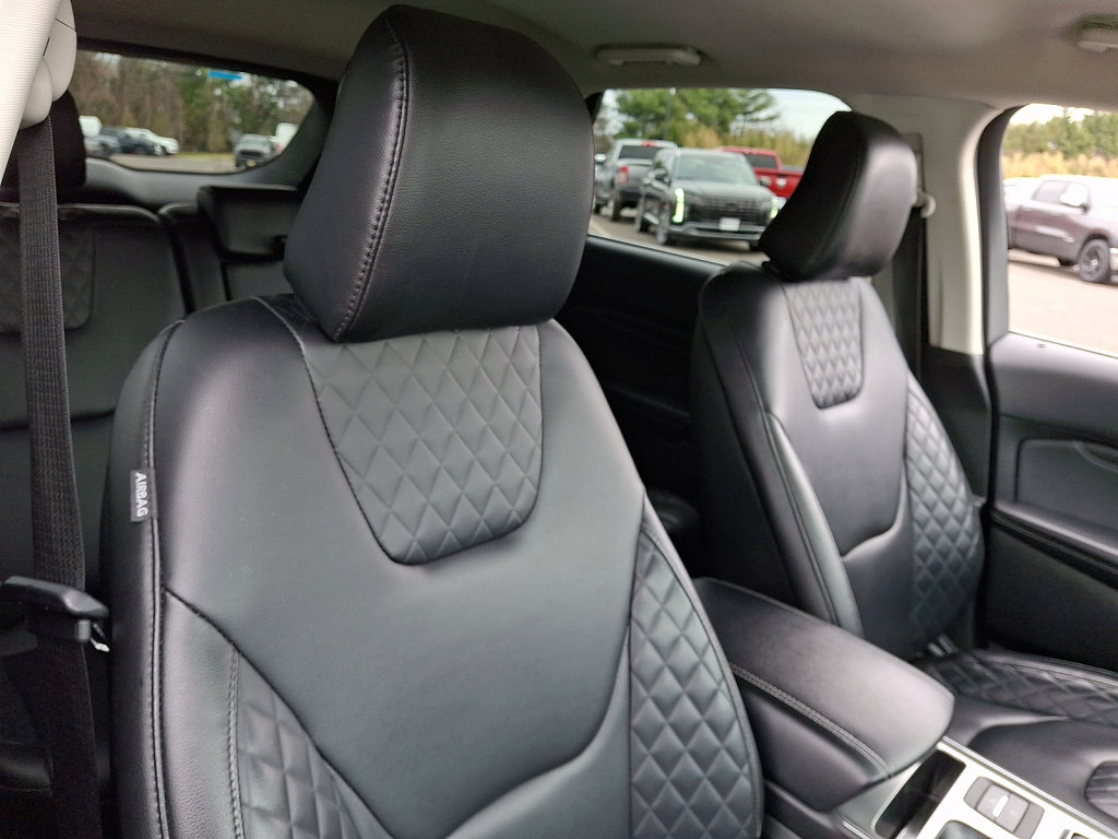 Used 2024 Ford Edge Titanium image 13