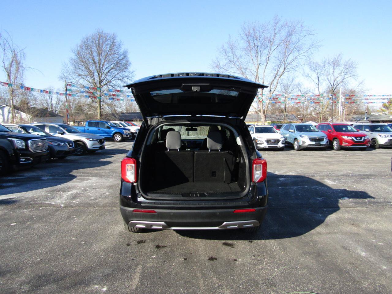 Used 2022 Ford Explorer XLT w/ Equipment Group 202A AWD/4WD image 24