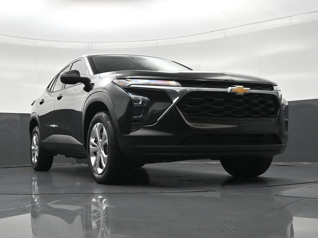 Used 2024 Chevrolet Trax LS FWD image 32