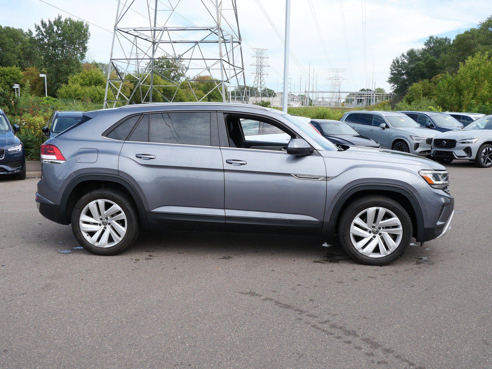 Used 2020 Volkswagen Atlas Cross Sport SE w/ Panoramic Sunroof Package AWD/4WD image 8