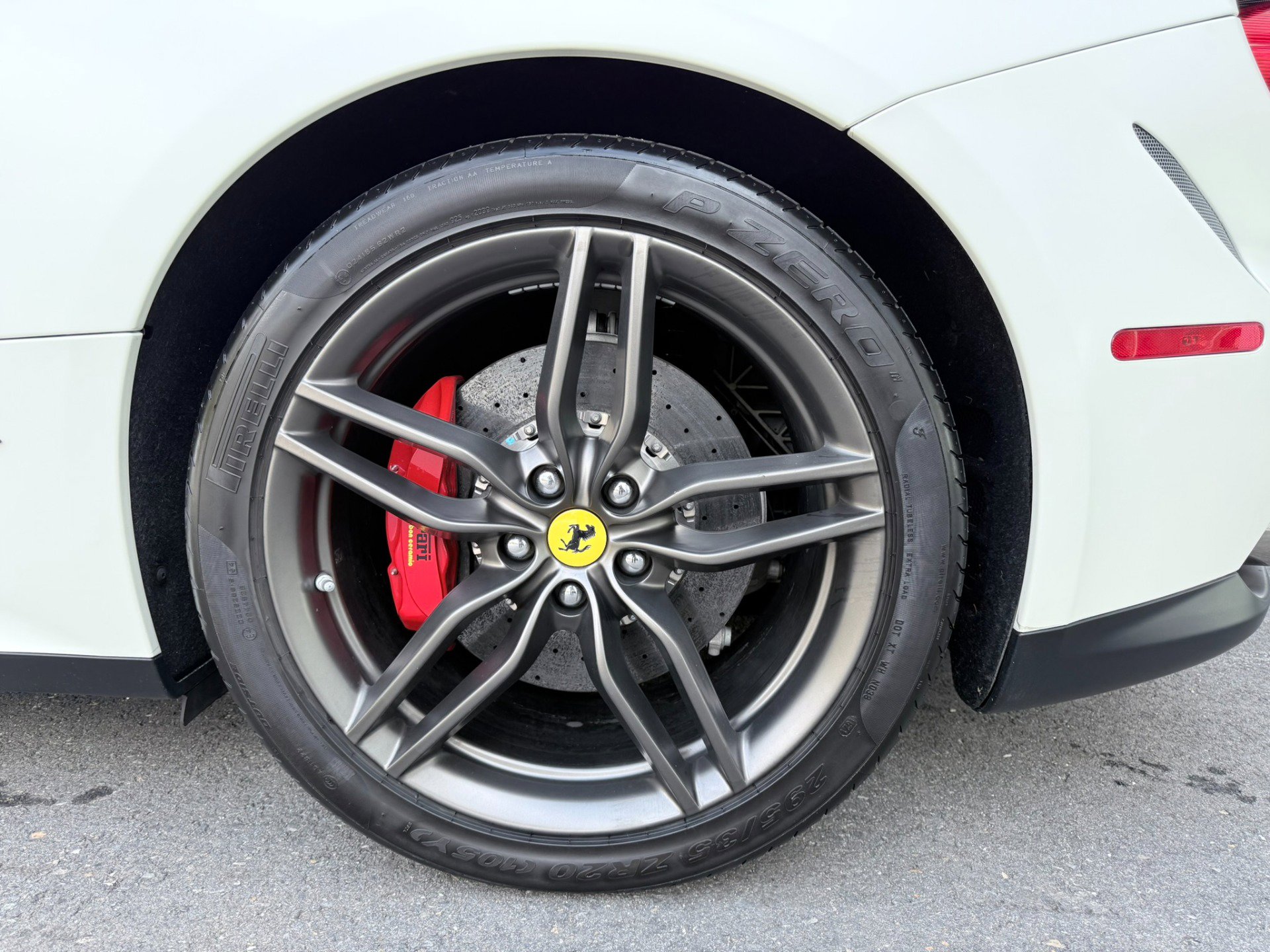 Used 2012 Ferrari FF image 24