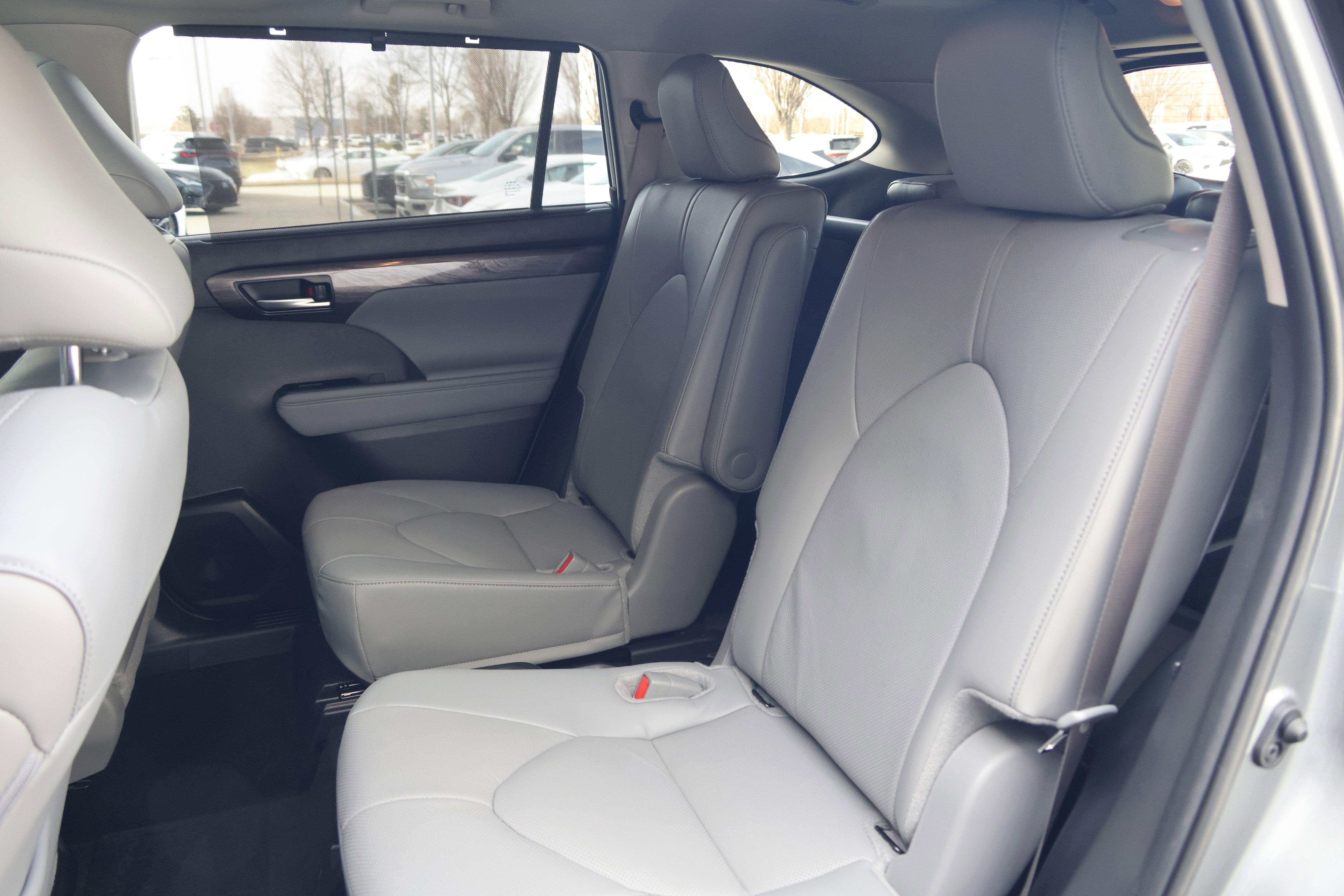 Used 2025 Toyota Highlander Limited image 37