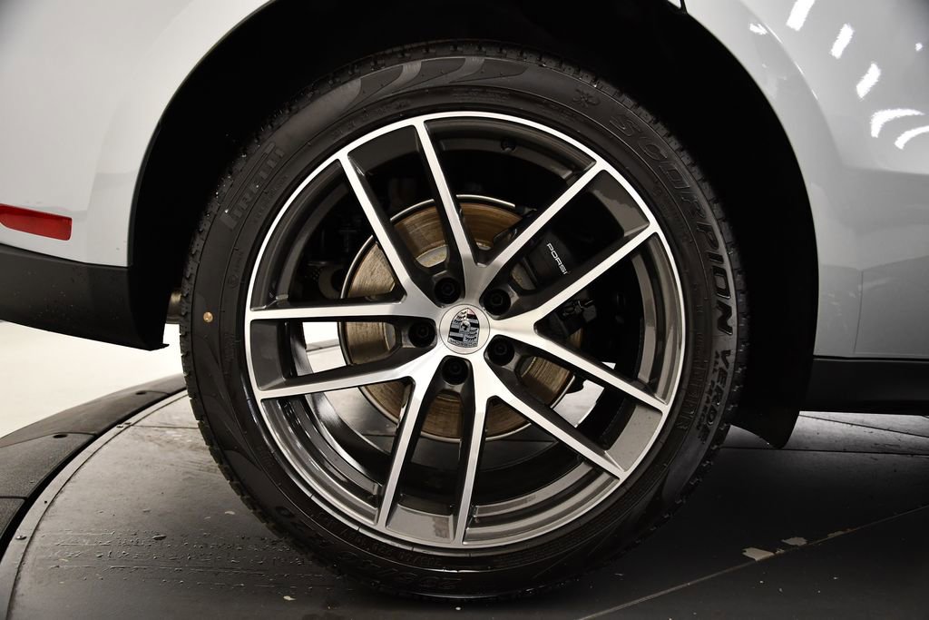 Used 2025 Porsche Macan Turbo image 17