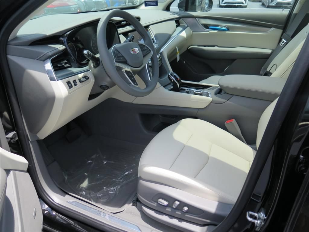 New 2026 Cadillac XT5 Premium Luxury w/ Driver Assist Package FWD image 9