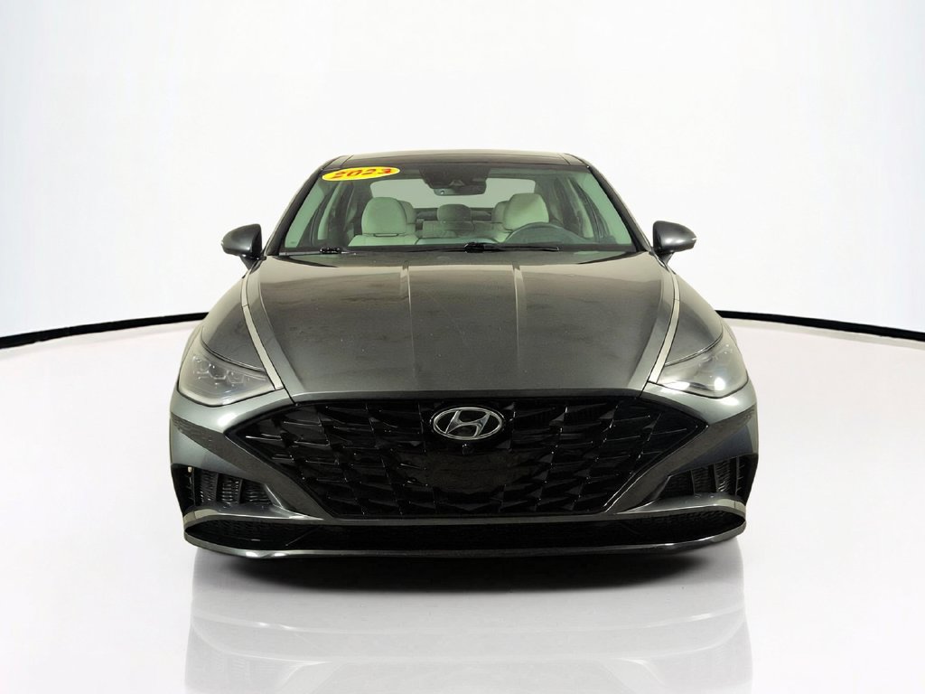 Used 2023 Hyundai Sonata Limited w/ Preferred Accessory Package FWD image 3
