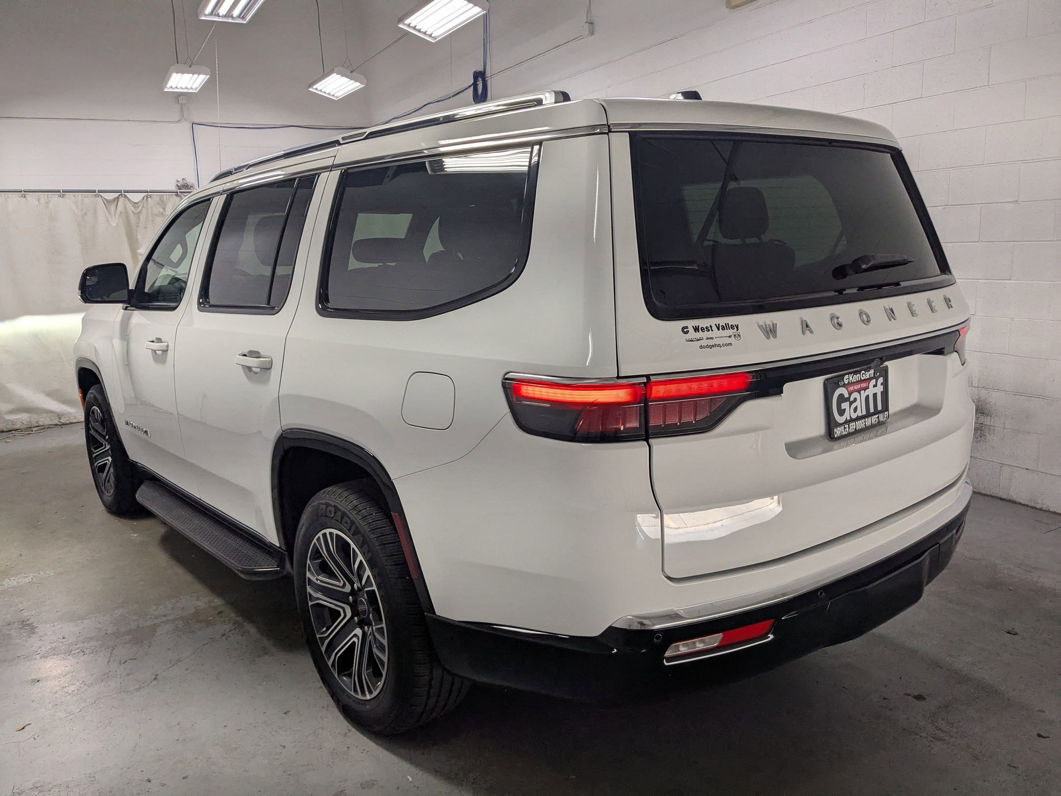 New 2025 Jeep Wagoneer Series II w/ Convenience Group I image 7