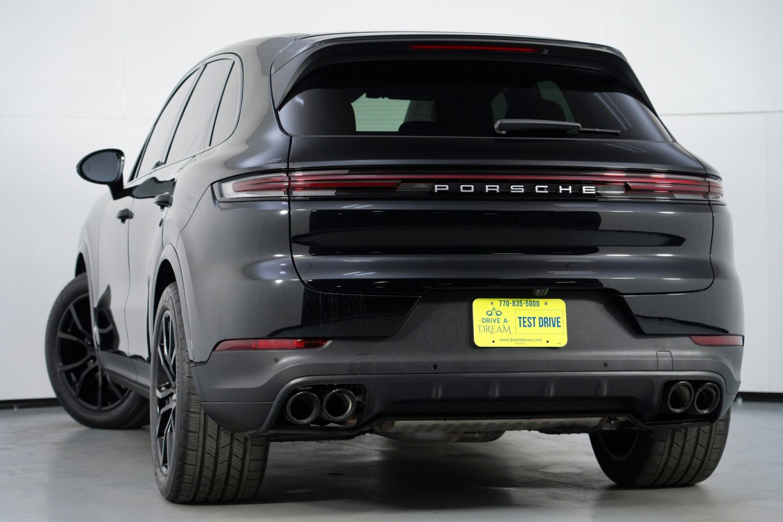 Used 2024 Porsche Cayenne w/ Sport Chrono Package image 6